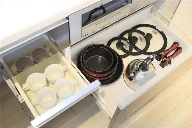 Üç Kişilik Oda, Sigara İçilmez (For 2 People)
