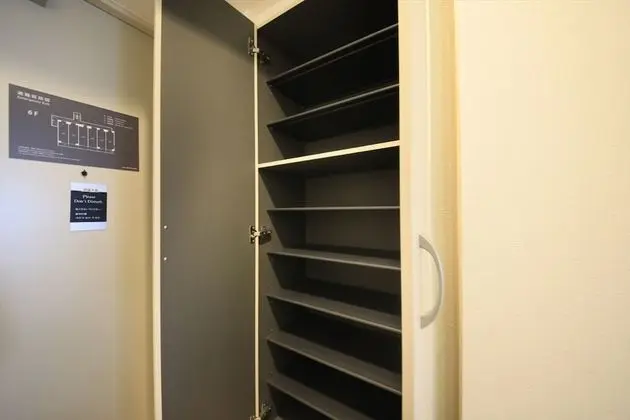 Üç Kişilik Oda, Sigara İçilmez (For 3 People)