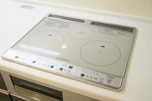 Üç Kişilik Oda, Sigara İçilmez (For 3 People)