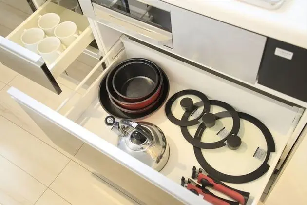 Üç Kişilik Oda, Sigara İçilmez (For 3 People)
