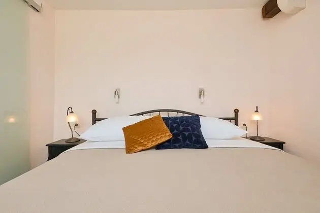Ev (4 Bedrooms)