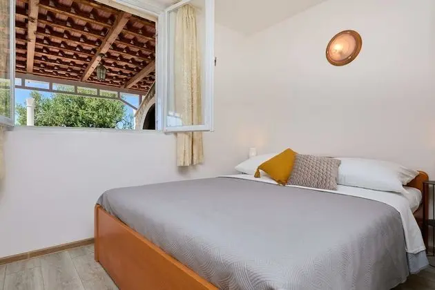 Ev (4 Bedrooms)