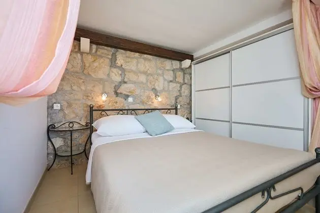Ev (4 Bedrooms)