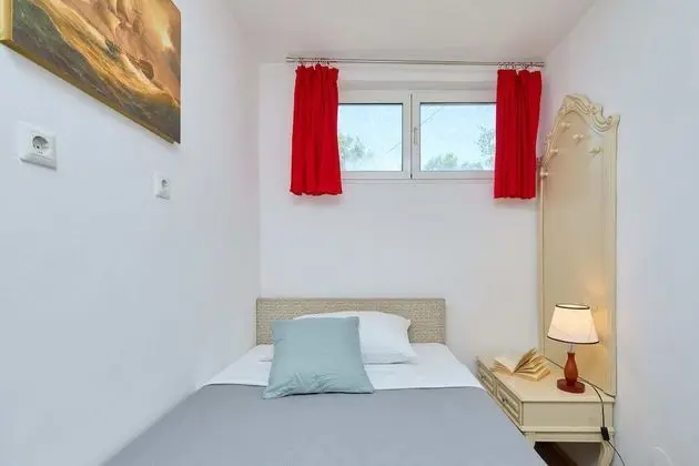 Ev (4 Bedrooms)