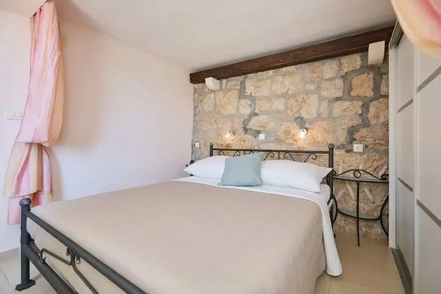 Ev (4 Bedrooms)