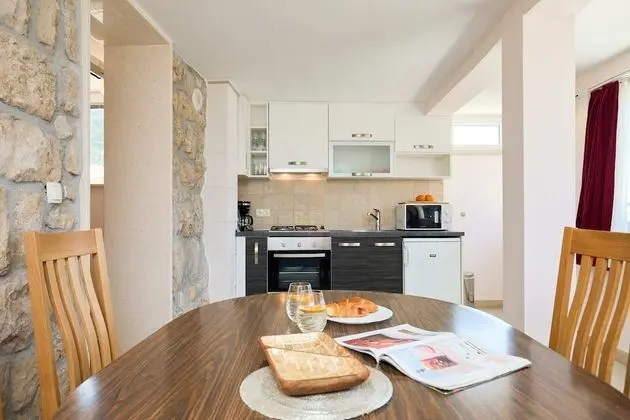 Ev (4 Bedrooms)