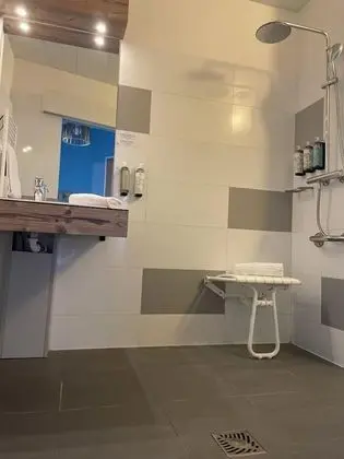 Superior Oda, Engellilere Uygun, Okyanus Manzaralı