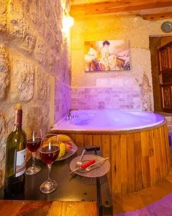 Deluxe Jakuzili Suite, Jakuzili