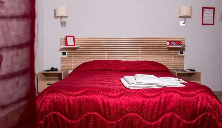 Büyük Yataklı Tek Kişilik Oda