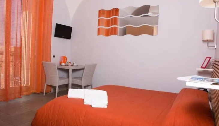 Büyük Yataklı Tek Kişilik Oda