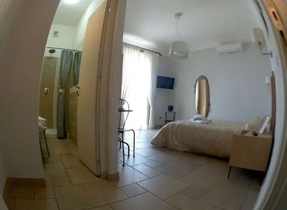 Büyük Yataklı Tek Kişilik Oda