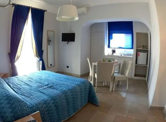 Büyük Yataklı Tek Kişilik Oda