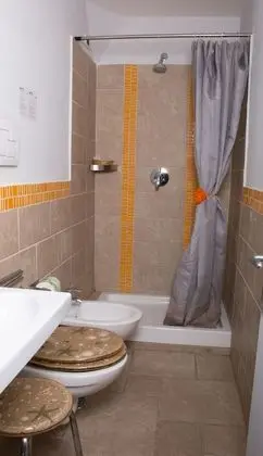 Büyük Yataklı Tek Kişilik Oda