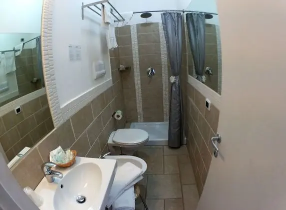 Büyük Yataklı Tek Kişilik Oda