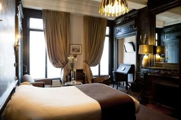 Premium Tek Büyük Yataklı Oda, Küvet, Şehir Manzaralı (Shower)