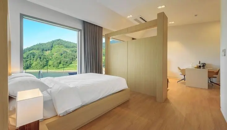 Bay Suite 102,103 (Please contact the property when booked during 10 PM-8 AM)