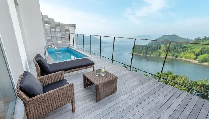 Bay Suite 102,103 (Please contact the property when booked during 10 PM-8 AM)