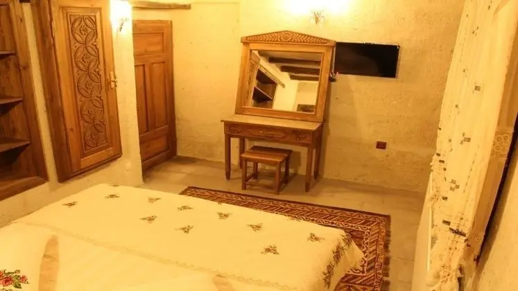 Nehir Manzaralı Oda