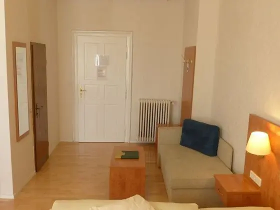 Büyük Yataklı Tek Kişilik Oda