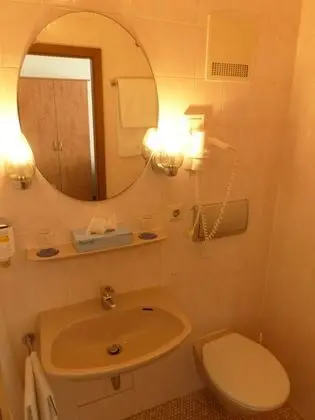 Büyük Yataklı Tek Kişilik Oda