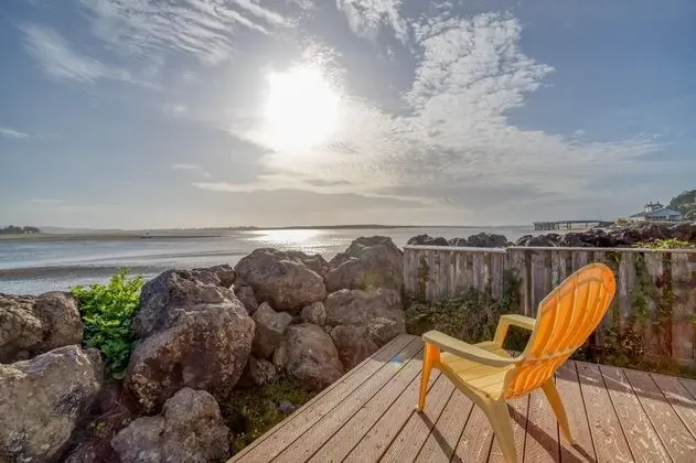 Ev, 2 Büyük (Queen) Boy Yatak, Nehir Manzaralı (Bayfront Bungalow)