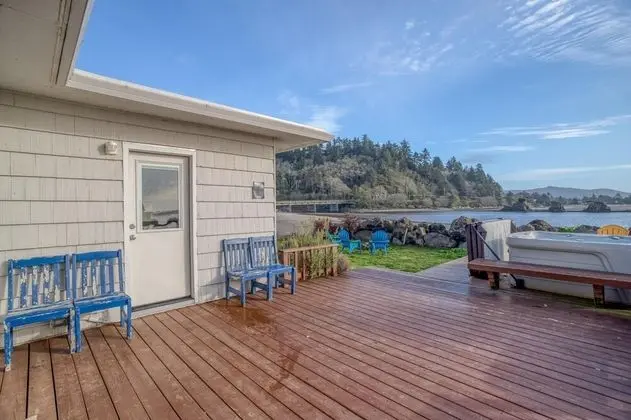 Ev, 2 Büyük (Queen) Boy Yatak, Nehir Manzaralı (Bayfront Bungalow)