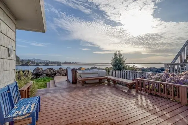 Ev, 2 Büyük (Queen) Boy Yatak, Nehir Manzaralı (Bayfront Bungalow)