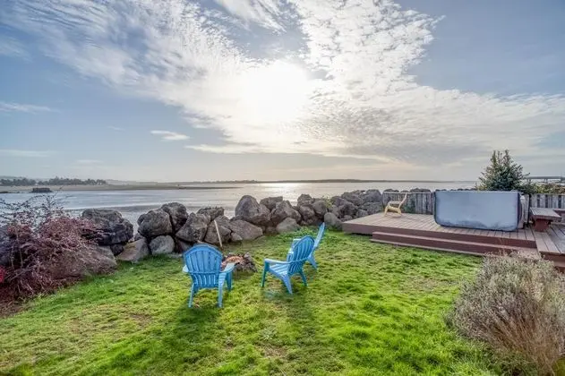 Ev, 2 Büyük (Queen) Boy Yatak, Nehir Manzaralı (Bayfront Bungalow)