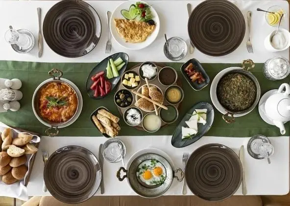 Odada yemek servisi