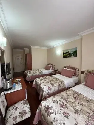 Triple, Kara Manzaralı