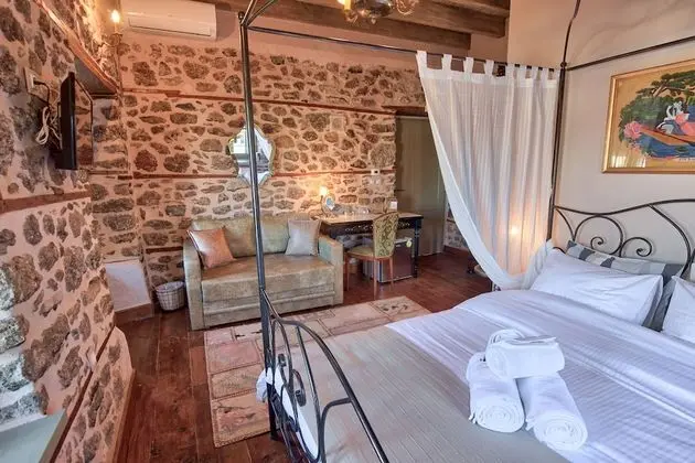 R6 Luxury Double Room, Balcony, Garden View