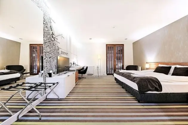 Luxury Oda