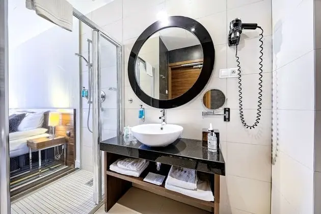 Luxury Oda