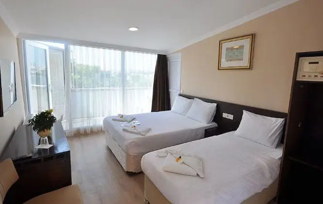 Deluxe Galata manzaralı balkonlu Aile Odası