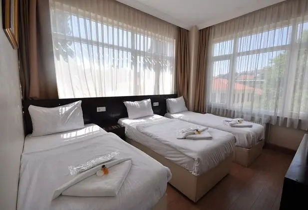 Triple,Şehir Manzaralı