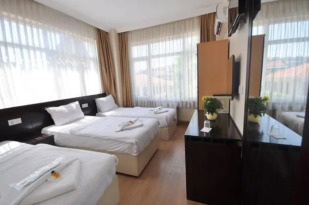Triple,Şehir Manzaralı