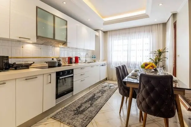 3 Yatak Odali Deluxe Daire Balkonlu Ve Havuz Manzarali