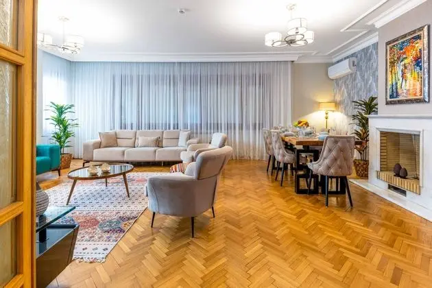 3 Yatak Odali Deluxe Daire Balkonlu Ve Havuz Manzarali