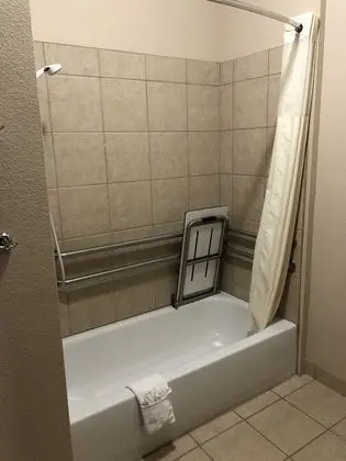 Süit, 1 En Büyük (King) Boy Yatak, Engellilere Uygun (Mobility,Hearing,Roll-In Shower)