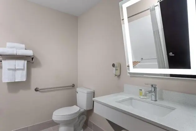Engellilere uygun banyo