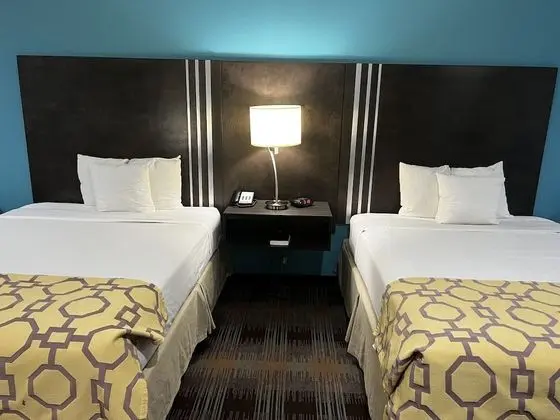 Oda, 2 Büyük (Queen) Boy Yatak, Sigara İçilmez