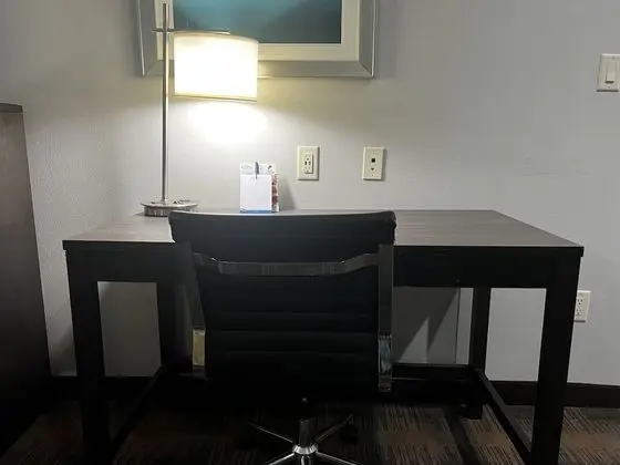 Oda, 2 Büyük (Queen) Boy Yatak, Sigara İçilmez