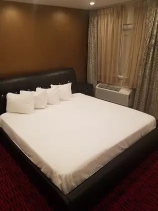 Oda, 1 En Büyük (King) Boy Yatak, Sigara İçilmez (One-Bedroom, Efficiency)