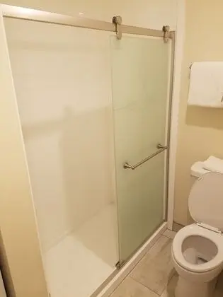Oda, 1 En Büyük (King) Boy Yatak, Sigara İçilmez (One-Bedroom, Efficiency)