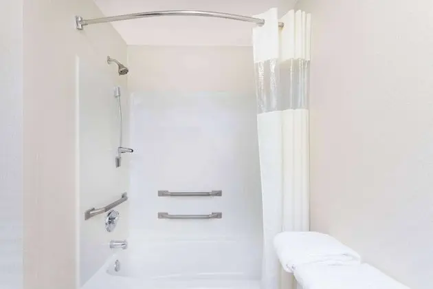 Engellilere uygun banyo