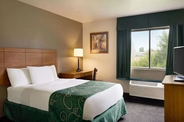 Oda, 1 Çift Kişilik Yatak, Sigara İçilmez