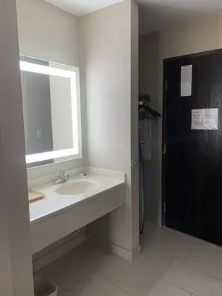 Süit, 1 En Büyük (King) Boy Yatak, Sigara İçilmez, Sıcak Su Küveti