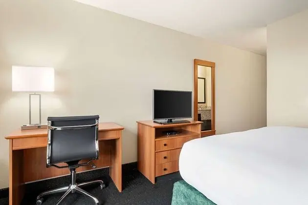 Oda, 1 Büyük (Queen) Boy Yatak, Engellilere Uygun, Sigara İçilmez