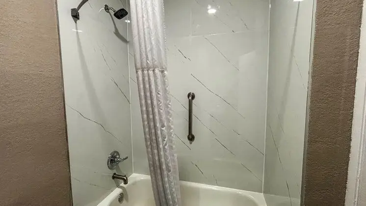 Engellilere uygun banyo