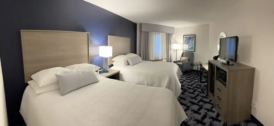 Oda, 2 Büyük (Queen) Boy Yatak, Engellilere Uygun, Sigara İçilmez